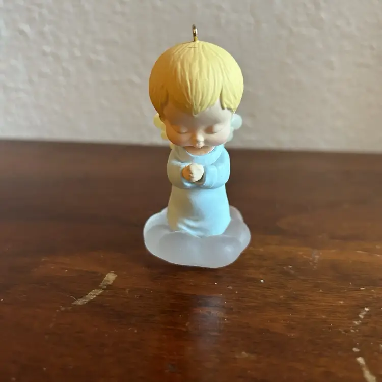 Vintage 1989 Hallmark MARYS ANGELS 2nd in Series BLUEBELL Ornament w/ Box