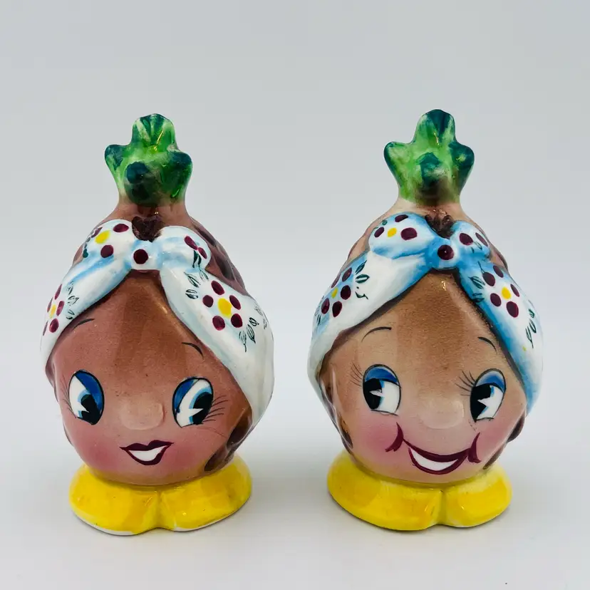 PY JAPAN Anthropomorphic Pineapple Lady Head Salt Pepper Shakers 3.75”