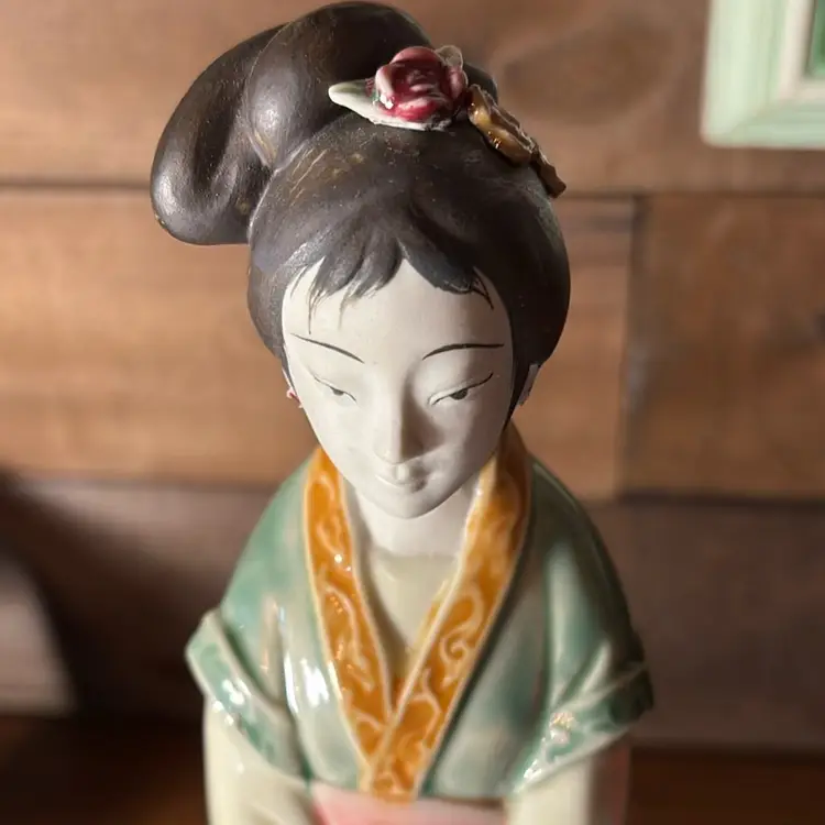 020. Vintage Porcelain Asian Chinese Lady Figurine Statue