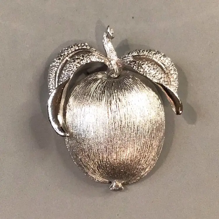 Sarah Coventry Classic Apple Brooch/Pendant Silver Tone