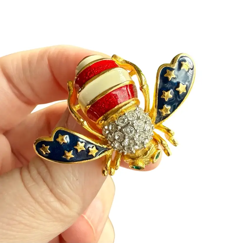 Vintage JOAN RIVERS Stars & Stripes Patriotic Enamel & Crystal Bee Pin Brooch