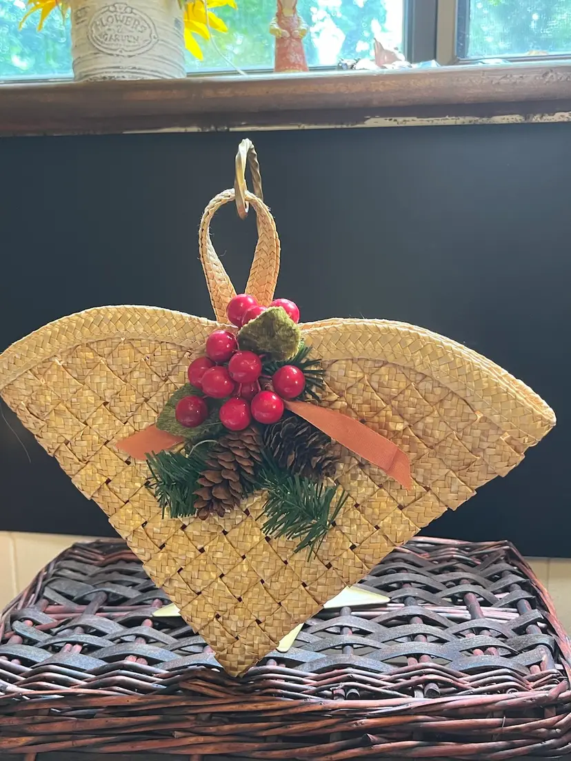 Scandinavian Straw flat basket for decoration or wall hanging.