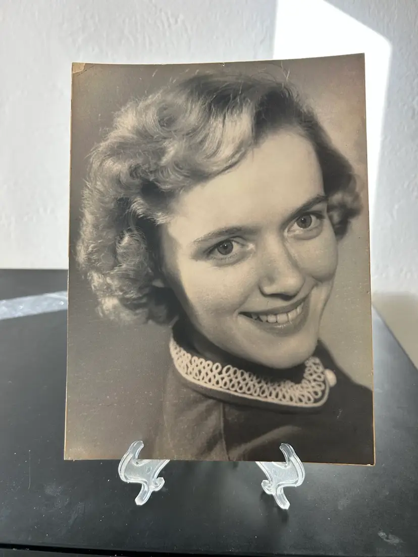 Vtg 1950s B&W Portrait Of A Woman