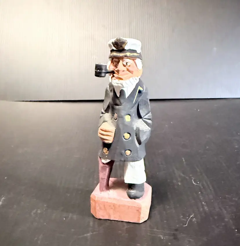 Handmade Wooden Ship Captain w  Pipe  Thunder Bay 1992 Vintage