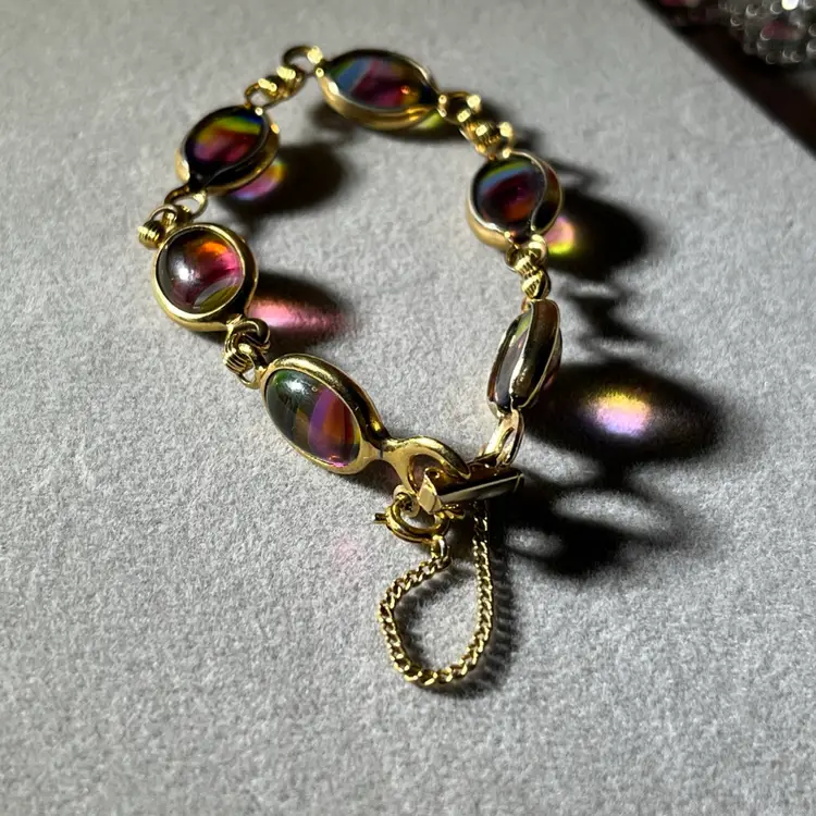 Vtg Sarah Coventry Harmony Bracelet Rainbow Glass GoldT 1960s Safety Chain 7.5”L