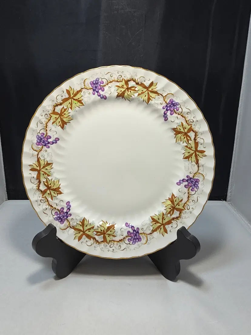 Aynsley England Bone China Grape & Leaf Salad Plate 8-1/4" Vintage (Q)