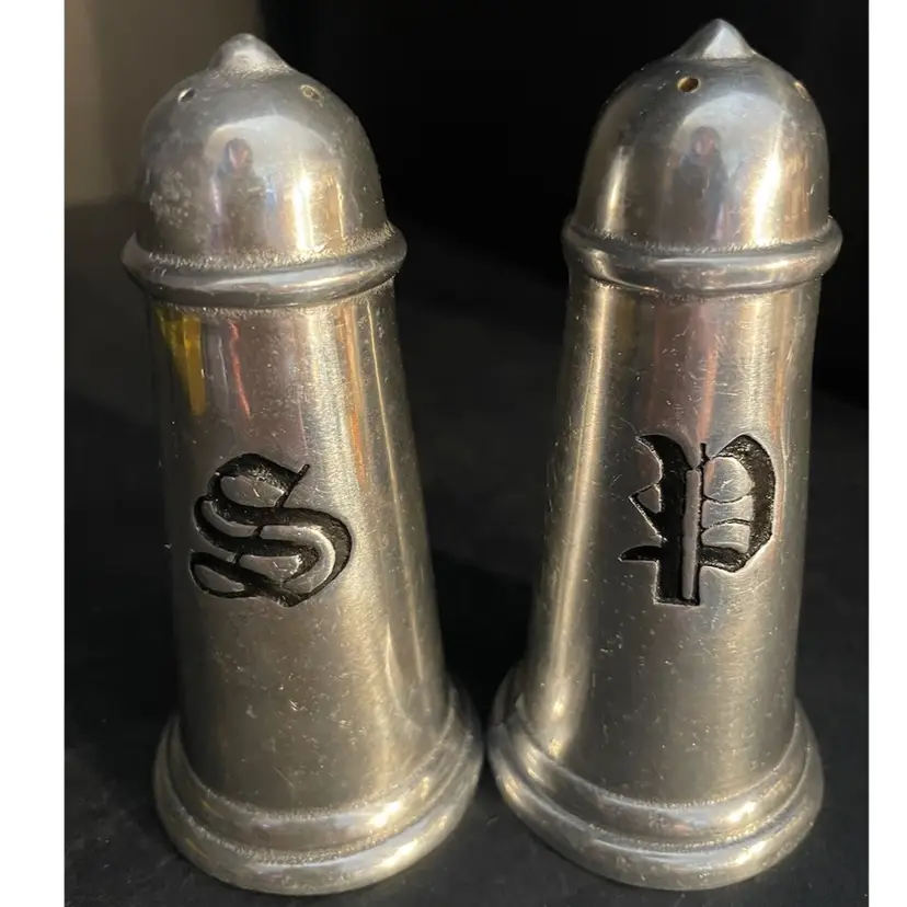 Vintage Wilton Armetale Salt & Pepper Shakers English Pub Tavern Shaped Shaker