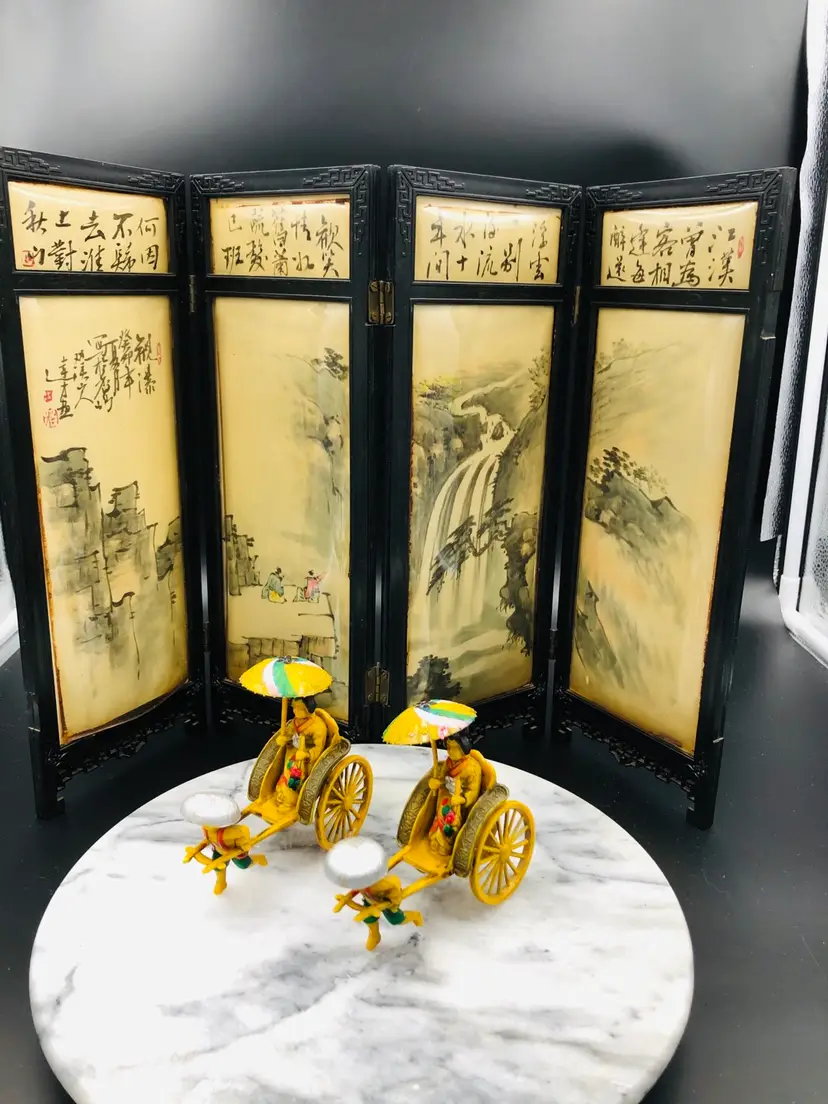 Vintage Mini Bi-Fold Made In Hong Kong Room Divider With Two Plastic Rickshaw Plastic Toys