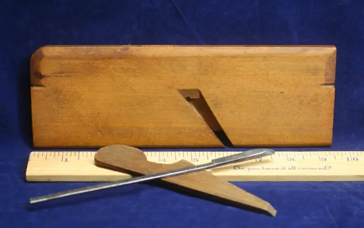 Wooden Molding Plane - Round - 1/4" Iron - BARRY & WAY   N. YORK
