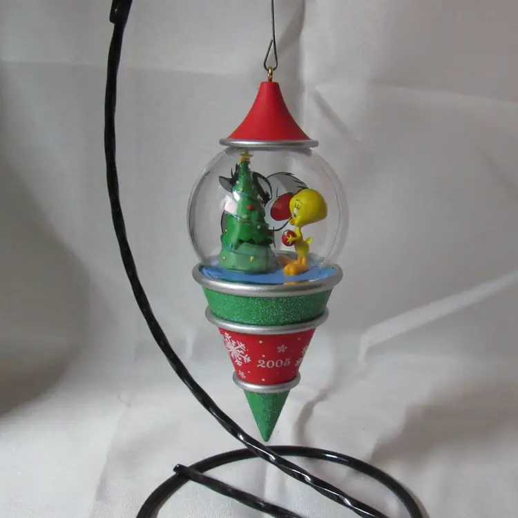 Sylvester & Tweety 2005 Hallmark Keepsake Christmas Ornament Peek-a-Boo