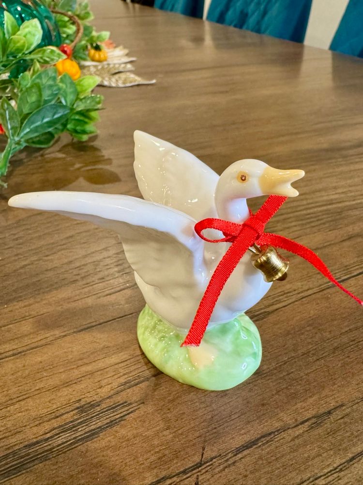 Mini Vintage Bone China White Goose / Duck - Farmhouse, Cottagecore, Country Decor Figurine