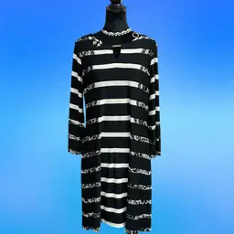 Haani XL dress With Choker Necklace, Vintage Clip Earrings And Pierced Hoop