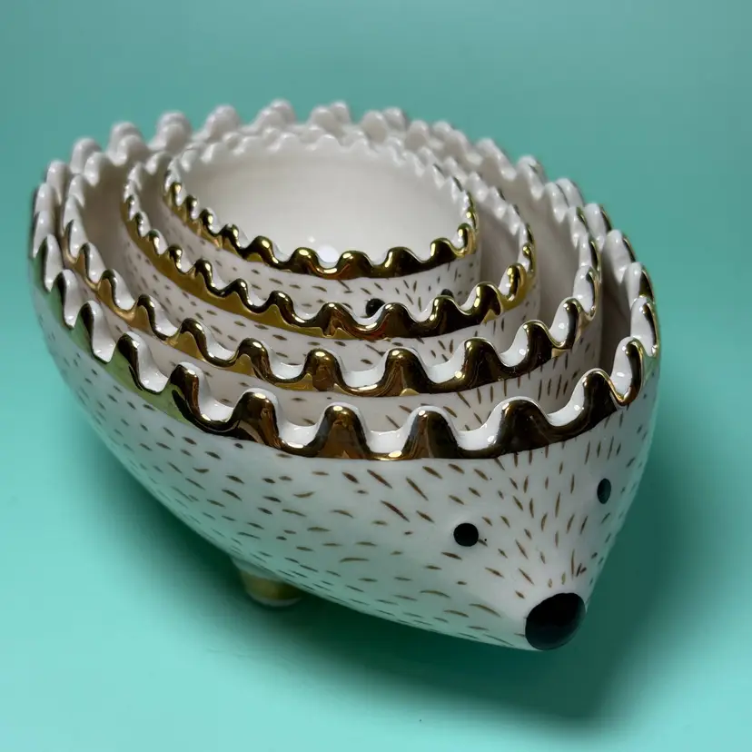 4 Nesting Hedgehogs Ceramic Figural Measuring Cups Bowls White Gold Signature