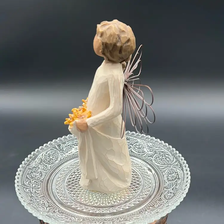 Willow Tree Angel NEW IN BOX 5.5x3.5”