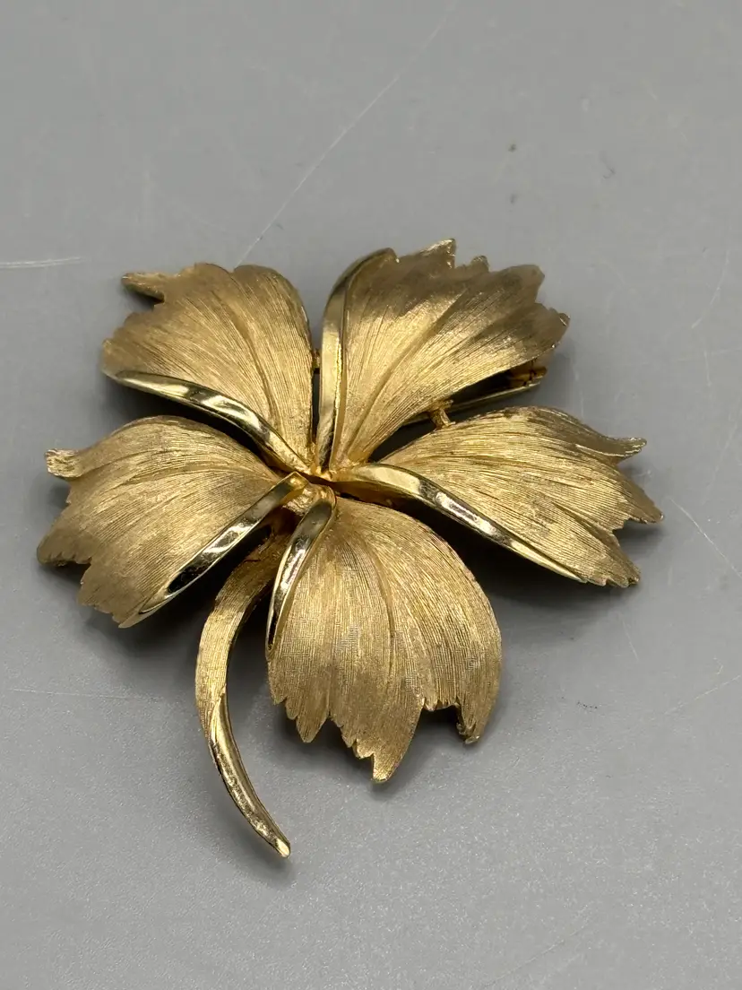 Vintage Crown Trifari gold tone leaf brooch