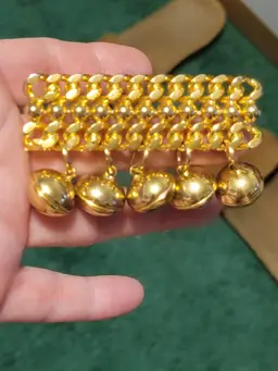 Beautiful goldtone vintage brooch