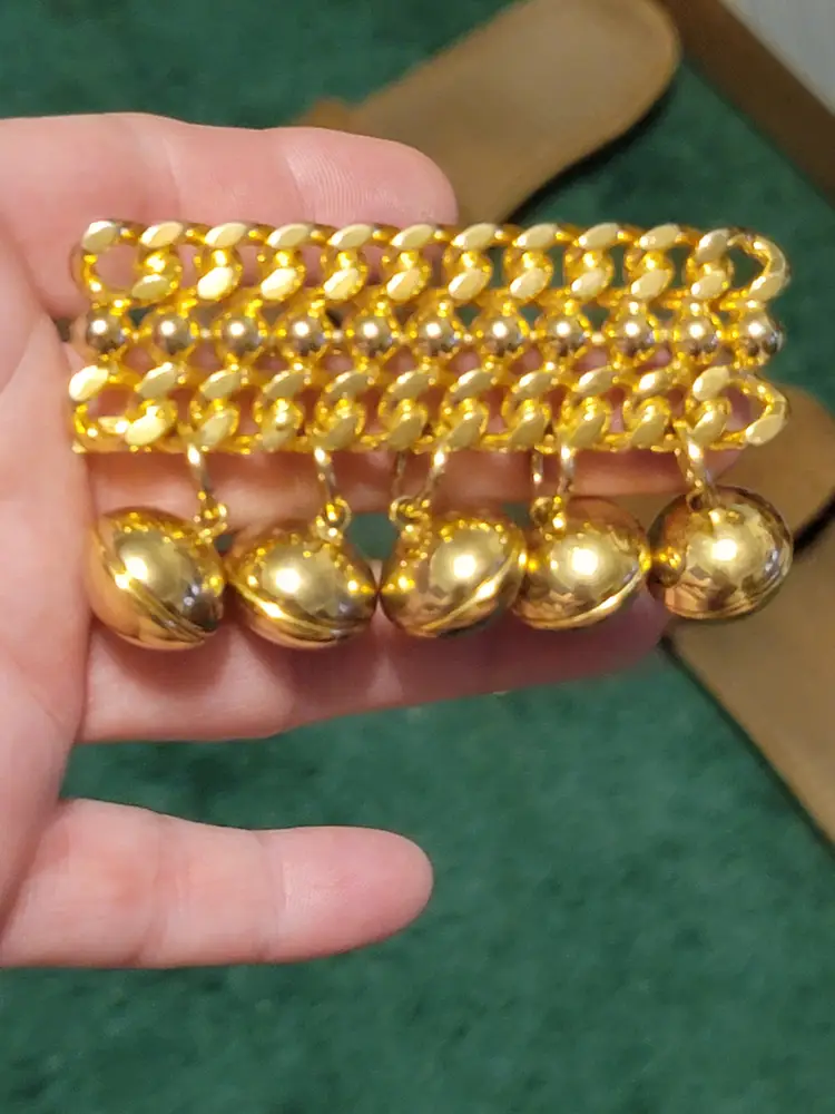 Beautiful goldtone vintage brooch