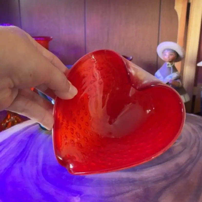 Murano red and white heart shaped dish with bullicante and aventurine flakes