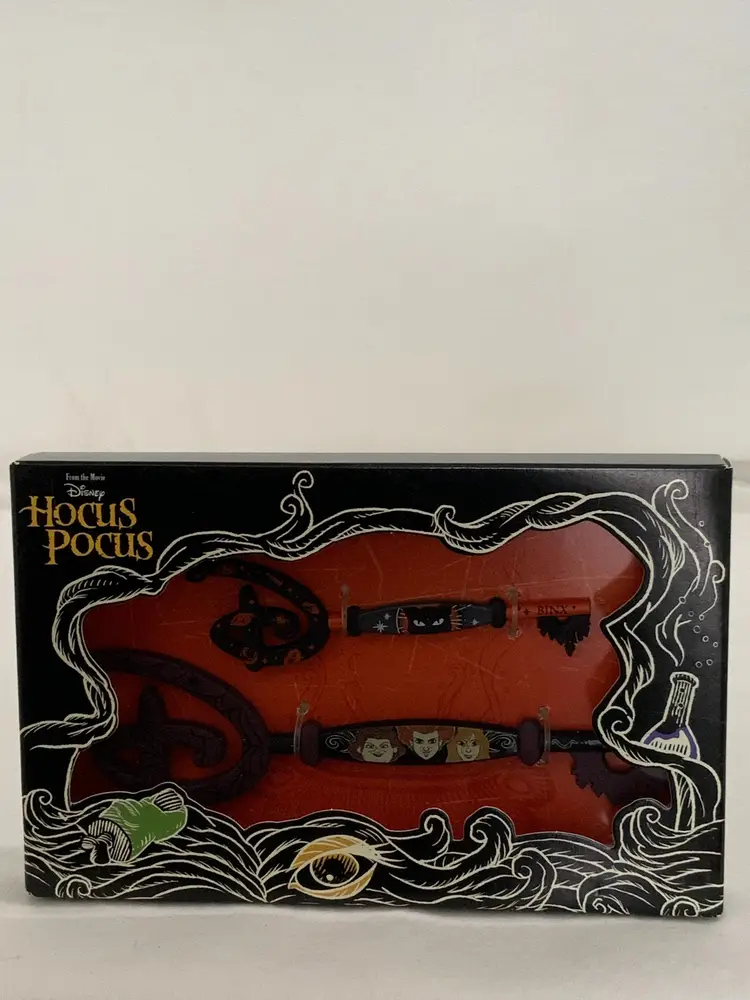 Disney Hocus Pocus  2 Keys Collectible Key Set - New in Box