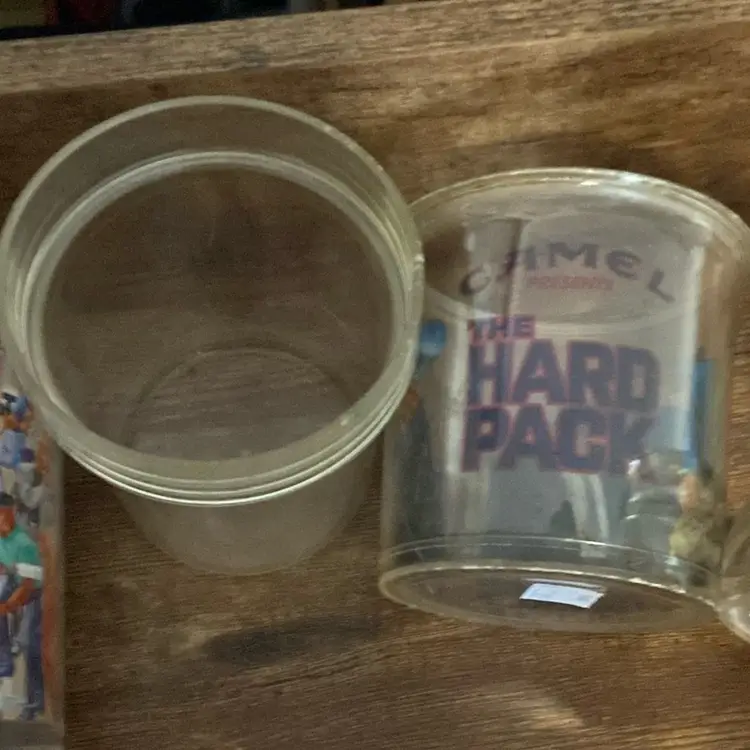 #01 Joe Camel Plastic Cups