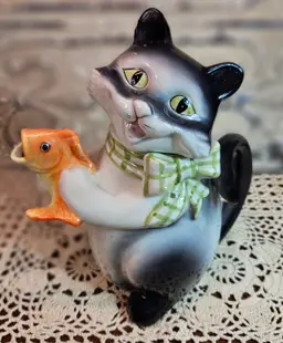 Adorable Teapot Porcelain Cat Kitten Holding Goldfish 7.75" (read)