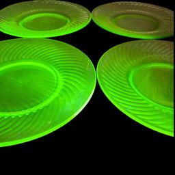 GLOWS! Vintage 1920’s-30’s Uranium Spiral Glass Plates Anchor Hocking Set(4) 
8”diameter