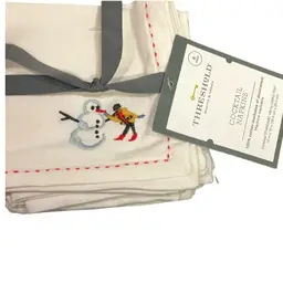 Set a six cocktail napkins with snowman and ice skater