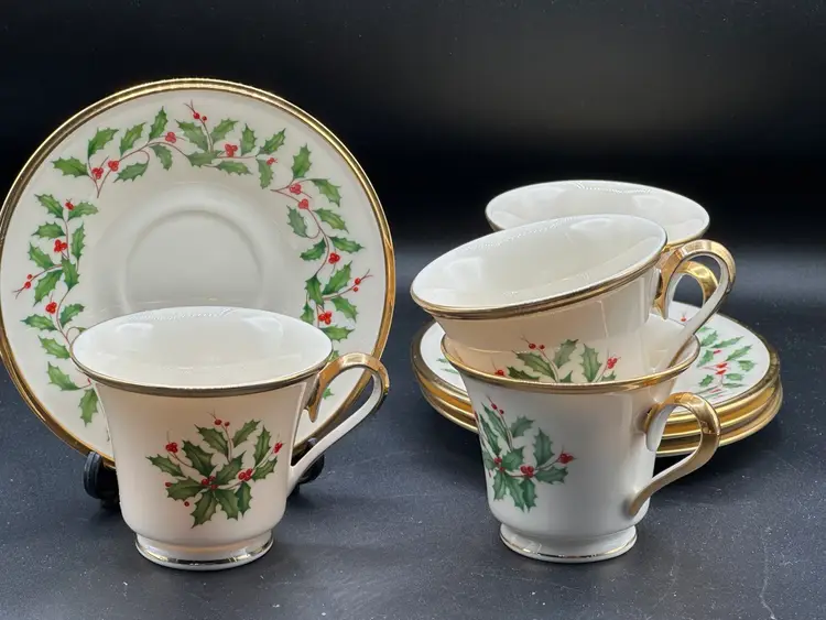 Lenox HOLIDAY 4 Cup & Saucer Sets