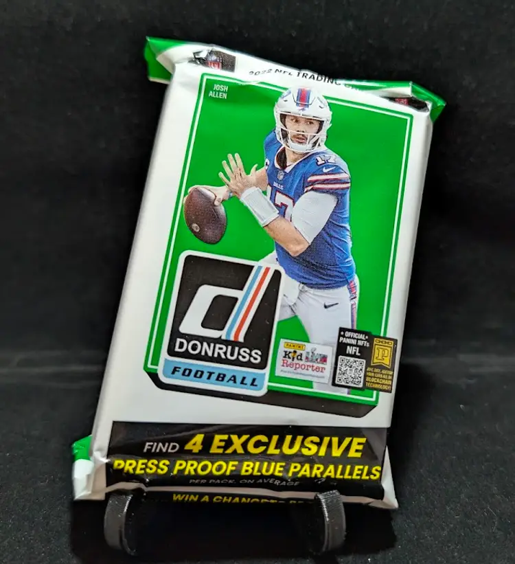 2022 Donruss Football Fat Pack Ripped Live with Chase Bonus