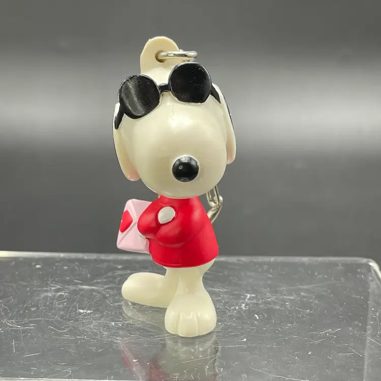 Peanuts Snoopy Joe Cool Valentine's Day Key Chain Ornament Vintage PVC Toy