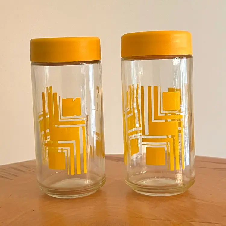 Vintage Country Crystal Shakers Spice Salt Pepper Jars WORN Design PIC