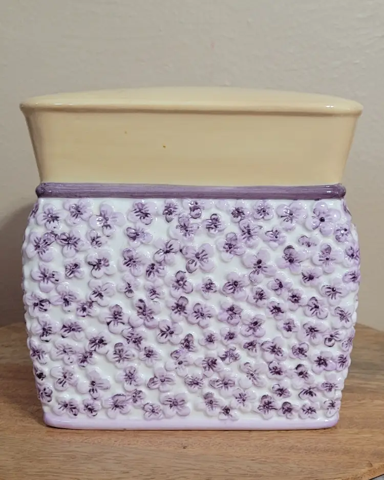 Waverly Tissue Box Cover Field Of Flowers