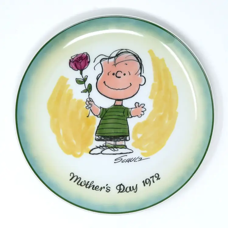 Linus Mother's Day Plate 1972 - Peanuts Comic Strip