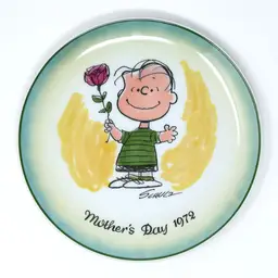 Linus Mother's Day Plate 1972 - Peanuts Comic Strip