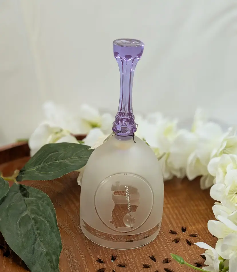 Vintage Artist Glen Jones by Fischer Genuine Lead
Crystal Bell 2 Tone Amethyst