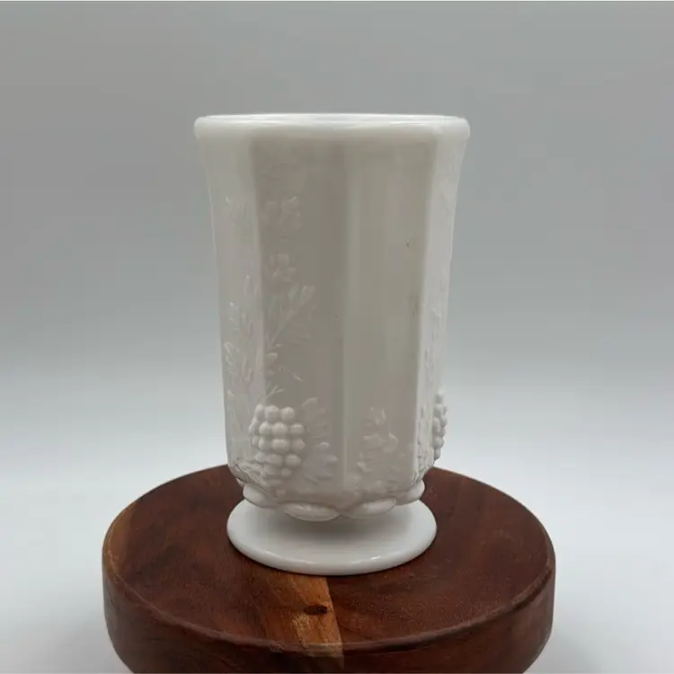 #01 Bell Rim Celery Vase Westmorland Milk Glass Vase With A Foot
