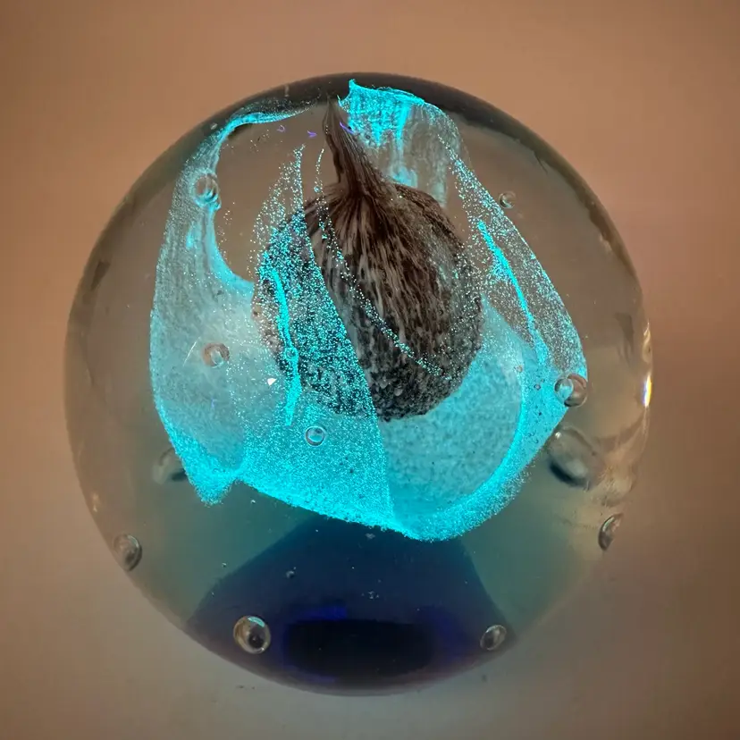 Italian Glowy Art Glass Paperweight STUNNING!! 3”