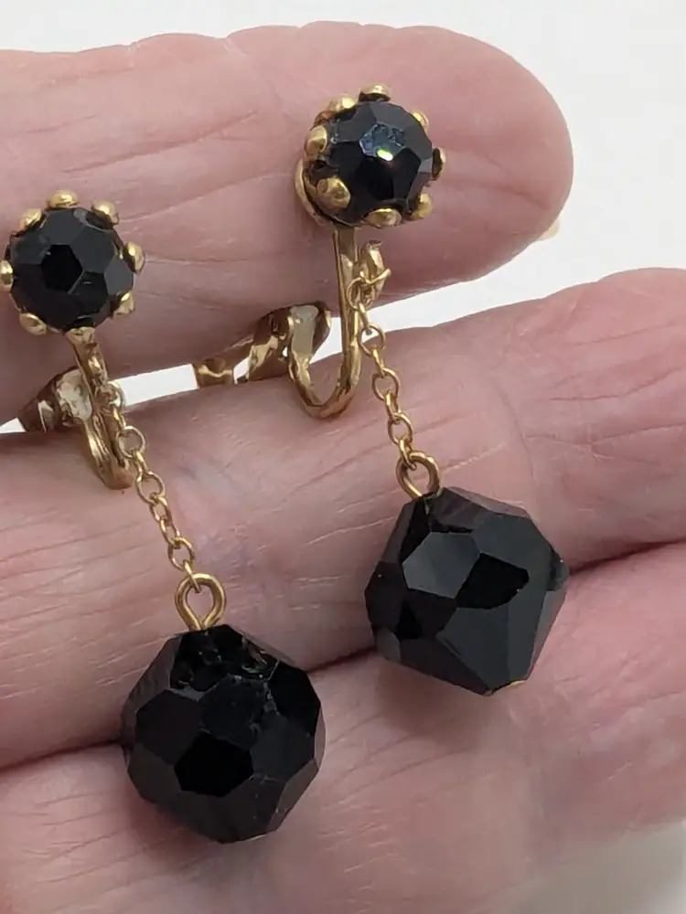 Vintage Black Glass Faceted Gold Tone Drop Clip On Earrings