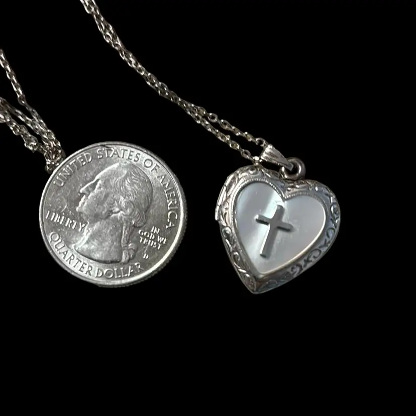 Silver Sterling Locket With Mother Of Pearl And A Sterling Silver Chain. 2