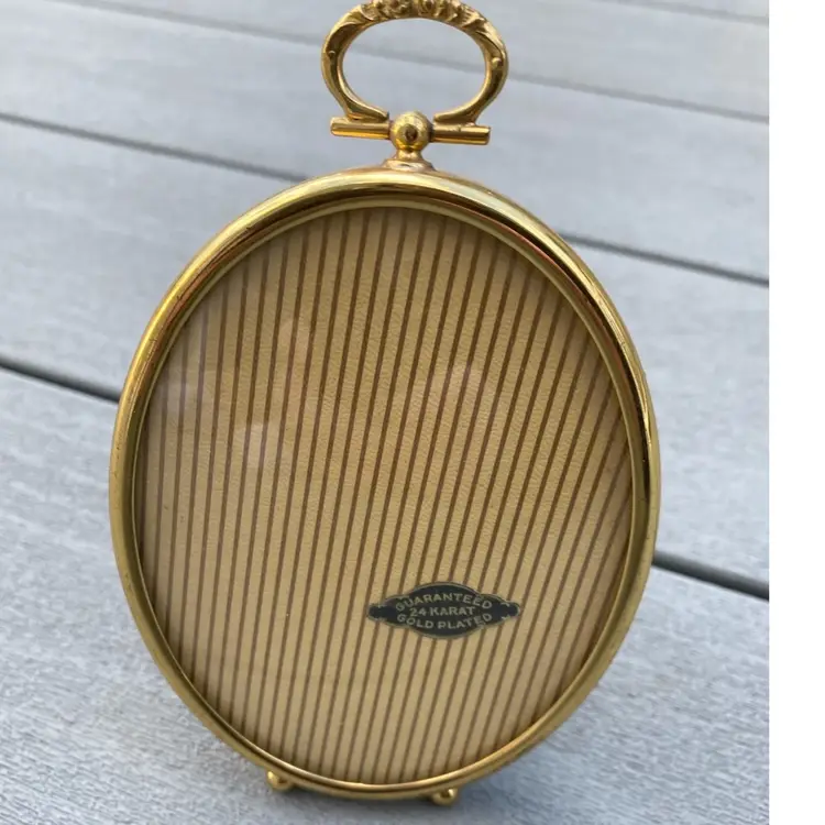 VINTAGE 24 KARAT GOLD PLATED OVAL PHOTO FRAME