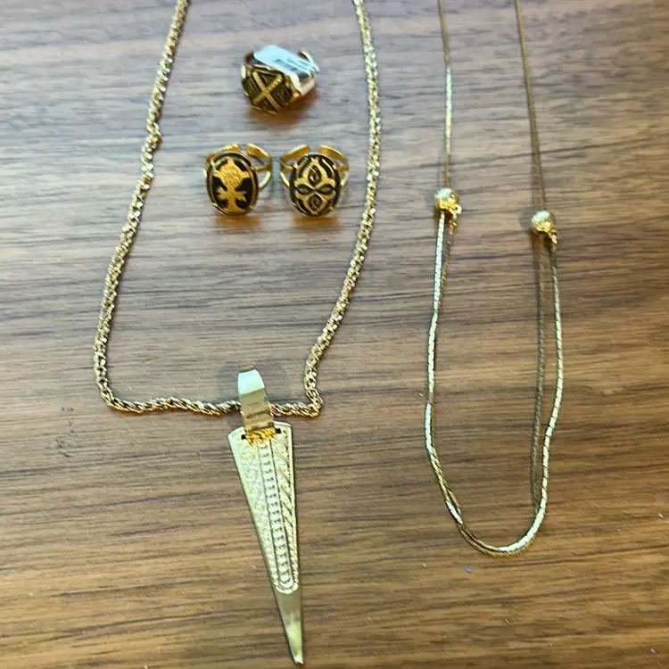 Lot Of 6 pendant, Three Earrings, Chain And Adjustable Ball Chain