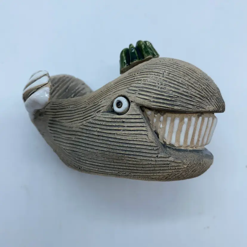 #3025 Vintage Artesania Rinconada ceramic smiling whale figurine.