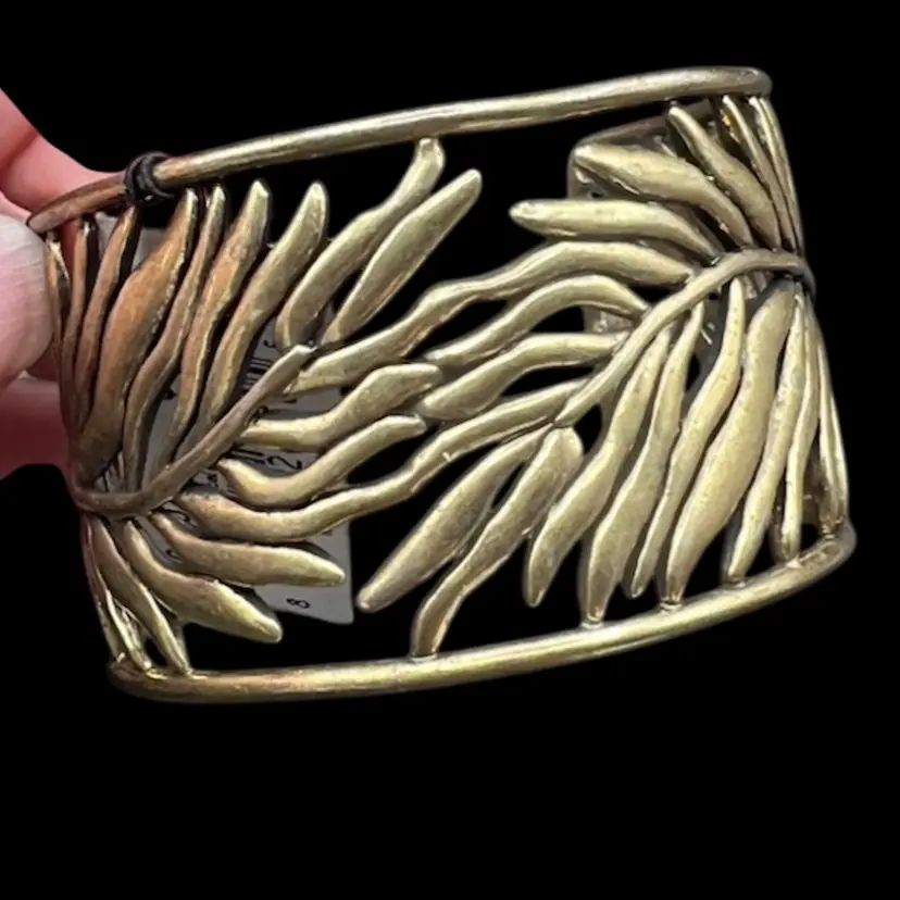 #256B Cookie Lee Brass Tone Metal Tropical Leaf Open Work Design Wide Cuff Bracelet NWT