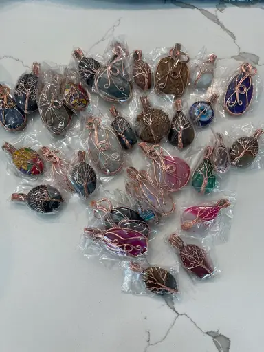 🎉POP-UP Variety Show🎉 Got The Handmade Pendants From India! Plus Quilts & Towels From India, Shell Art And More With Article On The Beach