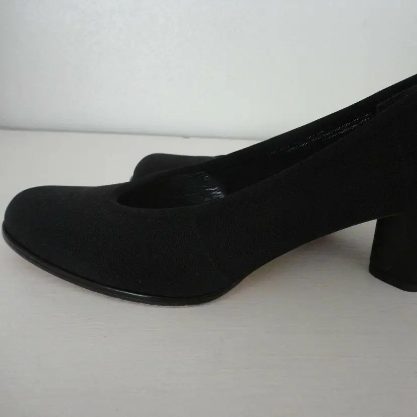 EUC Stuart Weitzman Gauzelle Black Dressy Mesh Slip On Heels Sz 8.5 Retail $325