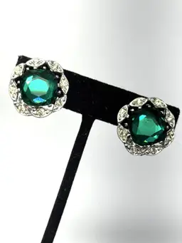 Vintage Sarah Coventry green glass rhinestone clip on earrings