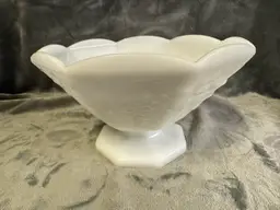 Vtg Anchor Hocking Footed 9" Milk Glass Fruit Decorative Bowl Grape Leaf Vine
