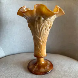 Fenton Daffodil Caramel Ruffles Vase