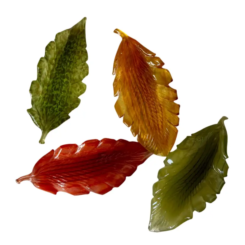 (Set of 4) Vintage Art Glass Leaves Table Decor
5-6” L x 2-2.5” W