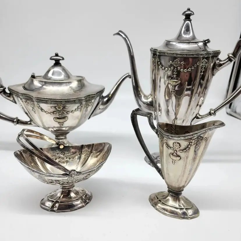 1847 Rogers bros Silverplate 4-PC Tea & Coffee Set. Beautiful set
